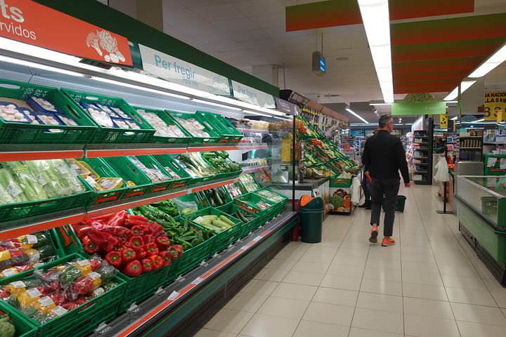 За ноябрь в Ленобласти выросли цены на мясо и овощи